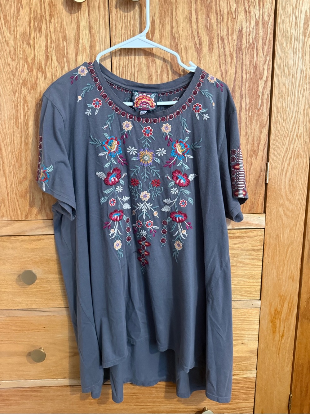 Johnny Was Slate Blue Embroidered Floral Short Sleeve Tee XXL